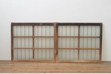 アンティーク建具　レトロな空間を演出する鉄格子入りガラス窓2枚セット(引き戸、ガラス戸)(R-067803)