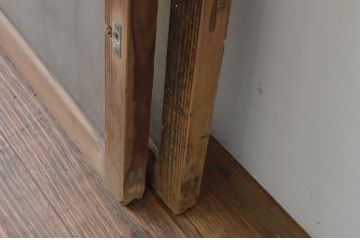アンティーク建具　レトロな空間を演出する鉄格子入りガラス窓2枚セット(引き戸、ガラス戸)(R-067803)