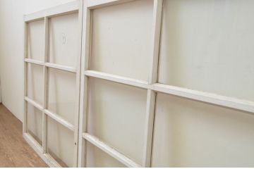 アンティーク建具　ペイント仕上げ限定　レトロな風合いが味わい深いガラス窓2枚セット(ガラス戸、引き戸)(R-067810)