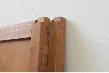 アンティーク建具　マス目(升目)格子入り　格子から覗く杢目が美しい板戸窓2枚セット(きつね格子、狐格子、引き戸、格子戸)(R-067815)