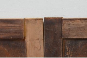 アンティーク建具　杉材　一枚板　時代の流れを感じさせる木味が魅力の板戸窓2枚セット(引き戸)(R-067819)