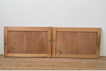 アンティーク建具　杉材　一枚板　時代の流れを感じさせる木味が魅力の板戸窓2枚セット(引き戸)(R-067819)