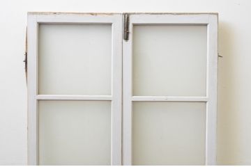 アンティーク建具　ペイント仕上げ限定　レトロな空間づくりにおすすめの両開き窓1対(2枚セット、ガラス戸、ガラス扉)(R-067827)