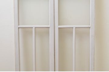アンティーク建具　ペイント仕上げ限定　レトロな空間づくりにおすすめの両開き窓1対(2枚セット、ガラス戸、ガラス扉)(R-067827)
