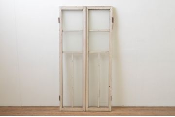 アンティーク建具　ペイント仕上げ限定　レトロな空間づくりにおすすめの両開き窓1対(2枚セット、ガラス戸、ガラス扉)(R-067827)