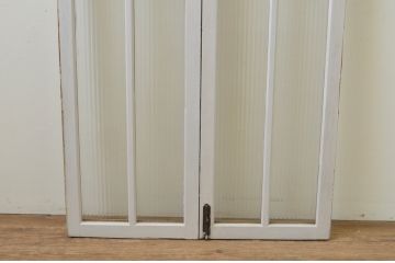 アンティーク建具　ペイント仕上げ限定　レトロな空間づくりにおすすめの両開き窓1対(2枚セット、ガラス戸、ガラス扉)(R-067828)