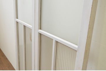アンティーク建具　ペイント仕上げ限定　レトロな空間づくりにおすすめの両開き窓1対(2枚セット、ガラス戸、ガラス扉)(R-067828)