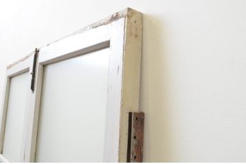 アンティーク建具　ペイント仕上げ限定　レトロな空間づくりにおすすめの両開き窓1対(2枚セット、ガラス戸、ガラス扉)(R-067828)