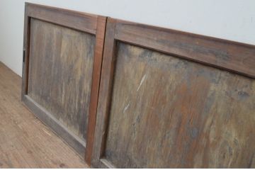 アンティーク建具　経年を感じさせる木味が魅力の板戸2枚セット(窓、引き戸)(R-067829)