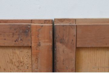 アンティーク建具　経年を感じさせる木味が魅力の板戸2枚セット(窓、引き戸)(R-067829)