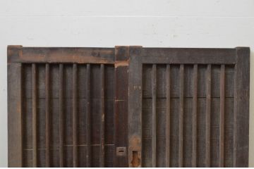 アンティーク建具　縦桟　時を経た趣が感じられる引き戸2枚セット(板戸、窓)(R-067831)