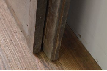 アンティーク建具　縦桟　時を経た趣が感じられる引き戸2枚セット(板戸、窓)(R-067831)
