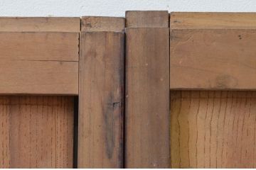 アンティーク建具　欅(ケヤキ)材　桜材　落ち着いた和の空間を演出する漆塗りの引き戸2枚セット(窓、板戸、ガラス戸、ガラス帯戸)(R-067835)