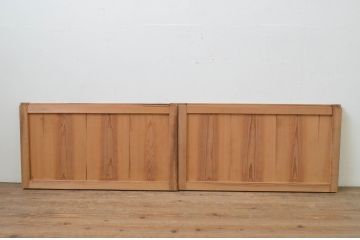 アンティーク建具　杉材　時代の流れを感じられる板戸窓2枚セット(引き戸)(R-067836)