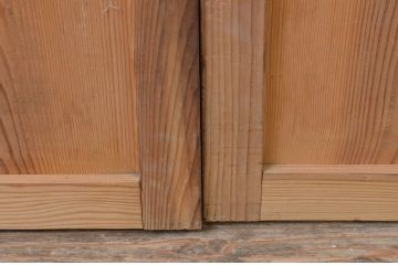 アンティーク建具　杉材　時代の流れを感じられる板戸窓2枚セット(引き戸)(R-067836)