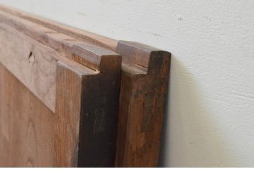 アンティーク建具　槐(エンジュ)材　和モダンの雰囲気溢れる板戸窓2枚セット(引き戸)(R-067837)