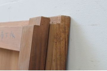 アンティーク建具　杉材　経年を感じさせる木味が魅力的な板戸窓2枚セット(引き戸)(R-067839)です。
