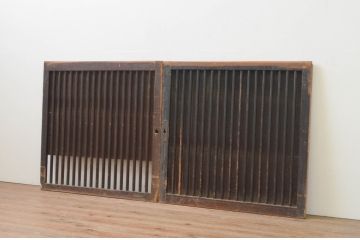 アンティーク建具　和モダンの空間を演出する縦桟板戸窓2枚セット(格子戸、引き戸)(R-067841)