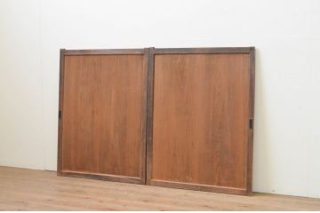 アンティーク建具　杉材　時代の流れを感じさせる板戸窓2枚セット(引き戸)(R-067844)