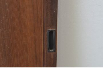 アンティーク建具　杉材　時代の流れを感じさせる板戸窓2枚セット(引き戸)(R-067844)
