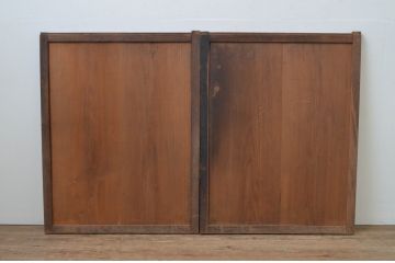 アンティーク建具　杉材　時代の流れを感じさせる板戸窓2枚セット(引き戸)(R-067844)