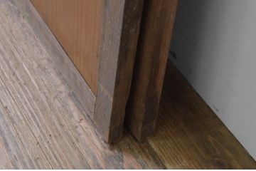 アンティーク建具　杉材　時代の流れを感じさせる板戸窓2枚セット(引き戸)(R-067844)