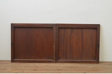 アンティーク建具　総欅(ケヤキ)材　濃い木色が落ち着いた雰囲気を醸し出す板戸窓2枚セット(引き戸)(R-067845)