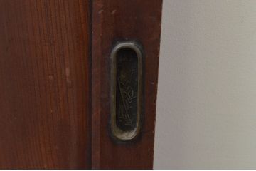 アンティーク建具　総欅(ケヤキ)材　濃い木色が落ち着いた雰囲気を醸し出す板戸窓2枚セット(引き戸)(R-067845)