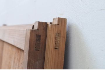アンティーク建具　杉材　レトロな雰囲気を演出する板戸窓2枚セット(引き戸)(R-067849)