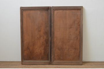 アンティーク建具　杉材　一枚板　味わい深い色合いと杢目が魅力的な板戸窓2枚セット(引き戸)(R-067854)