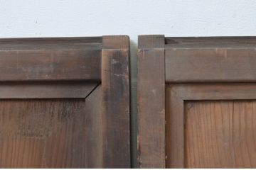 アンティーク建具　杉材　一枚板　味わい深い色合いと杢目が魅力的な板戸窓2枚セット(引き戸)(R-067854)