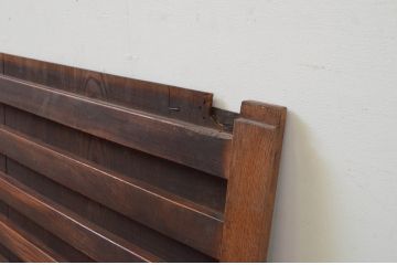 アンティーク建具　総欅(ケヤキ)材　時代の流れを感じさせる木味が魅力の横桟板戸窓2枚セット(格子戸、引き戸)(R-067856)