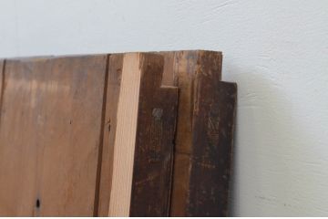 アンティーク建具　経年を感じさせる木味が魅力の横桟板戸窓2枚セット(格子戸、引き戸)(R-067857)