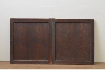 アンティーク建具　杉材　上品な色合いと杢目が目を惹く板戸窓2枚セット(引き戸)(R-067859)