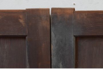 アンティーク建具　杉材　上品な色合いと杢目が目を惹く板戸窓2枚セット(引き戸)(R-067859)