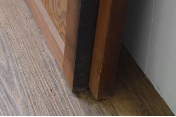 アンティーク建具　杉材　上品な色合いと杢目が目を惹く板戸窓2枚セット(引き戸)(R-067859)