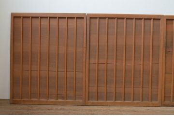 アンティーク建具　杉材　温かみのある木味が魅力の縦桟板戸窓4枚セット(引き戸)(R-067863)