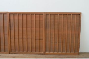アンティーク建具　杉材　温かみのある木味が魅力の縦桟板戸窓4枚セット(引き戸)(R-067863)