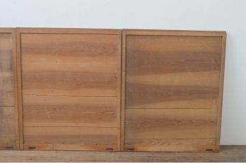 アンティーク建具　杉材　温かみのある木味が魅力の縦桟板戸窓4枚セット(引き戸)(R-067863)