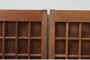 アンティーク建具　格子から覗く木目が美しい!マス目(升目)の格子窓2枚セット(きつね格子、狐格子、格子戸、引き戸、板戸)(R-067866)