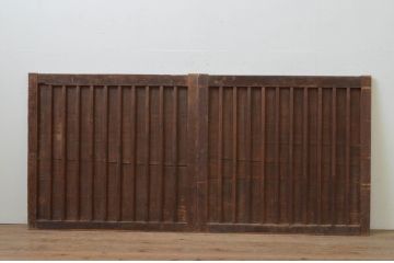 アンティーク建具　杉材　時代の流れを感じさせる縦桟板戸窓2枚セット(引き戸)(R-067867)