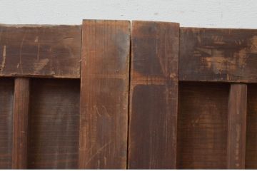 アンティーク建具　杉材　時代の流れを感じさせる縦桟板戸窓2枚セット(引き戸)(R-067867)