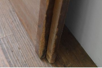 アンティーク建具　杉材　時代の流れを感じさせる縦桟板戸窓2枚セット(引き戸)(R-067867)
