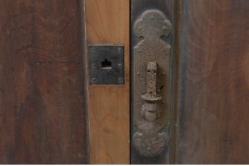 アンティーク建具　杉材　一枚板　時を経た風合いが味わい深い板戸窓2枚セット(引き戸)(R-067870)