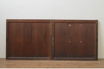 アンティーク建具　杉材　和の空間づくりにおすすめの板戸窓2枚セット(引き戸)(R-067871)