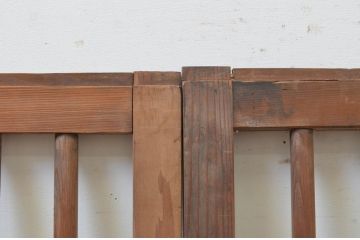 アンティーク建具　経年を感じさせる木味が魅力の縦桟引き戸2枚セット(窓、格子戸)(R-067872)