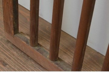アンティーク建具　経年を感じさせる木味が魅力の縦桟引き戸2枚セット(窓、格子戸)(R-067872)