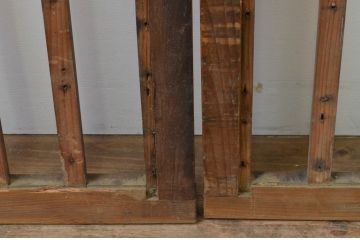 アンティーク建具　経年を感じさせる木味が魅力の縦桟引き戸2枚セット(窓、格子戸)(R-067872)