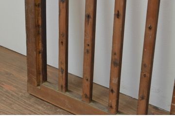 アンティーク建具　経年を感じさせる木味が魅力の縦桟引き戸2枚セット(窓、格子戸)(R-067872)