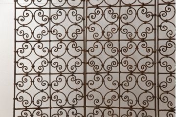 フランスアンティーク　　おしゃれなデザインが目を惹く!ロートアイアンの三連パーテーション(間仕切り、衝立て、つい立て、鉄柵)(R-067907)